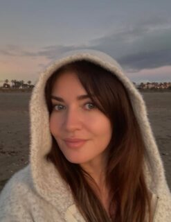 Before the sun showed up, I did too.

Salt air, cold sand, quiet sky, it is simple, but it is not small.

This is the kind of moment our nervous system recognises, light arriving, water moving, minerals on the skin, lungs filling, eyes taking in the horizon.

No big lesson. Just a reminder that nature still knows how to bring you back to yourself.